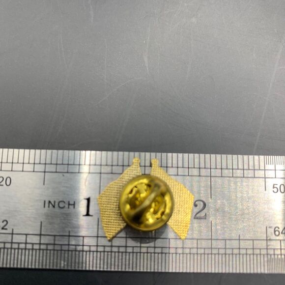 Vintage Pin USA Canada Flags Enamel Lapel Hat Tie Tack Bookbag Button Retro - Picture 3 of 7